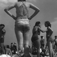 MO.WomenontheBeachConeyIsland1938