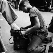 engelshoeshineboyatwork1947b